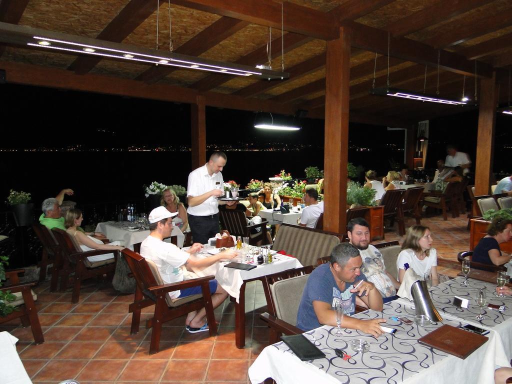 Hotel Anderba Krasici Exterior photo